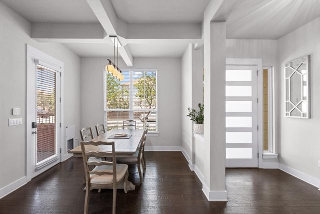 915 Banyon ST, Austin, TX 78757