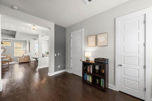 915 Banyon ST, Austin, TX 78757