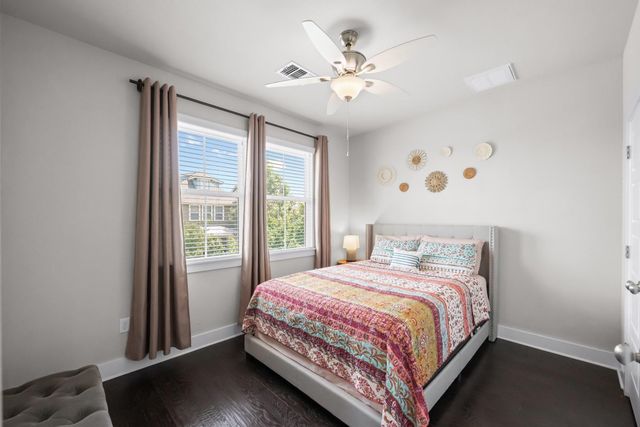 915 Banyon ST, Austin, TX 78757