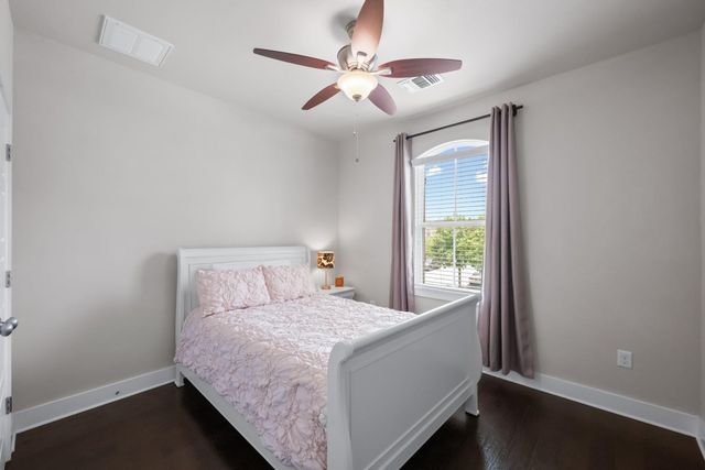 915 Banyon ST, Austin, TX 78757