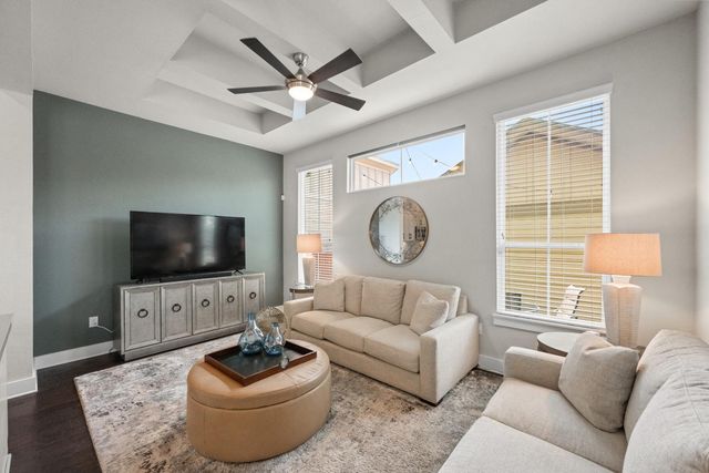 915 Banyon ST, Austin, TX 78757