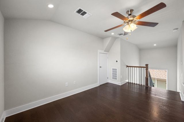 915 Banyon ST, Austin, TX 78757