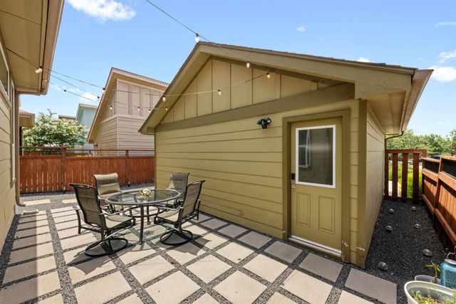 915 Banyon ST, Austin, TX 78757