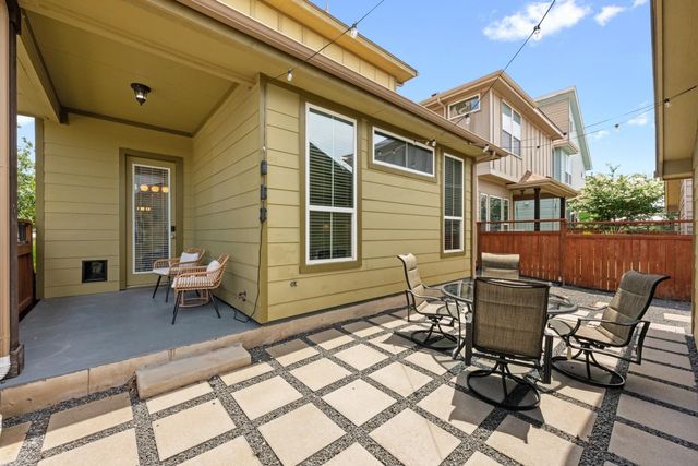 915 Banyon ST, Austin, TX 78757