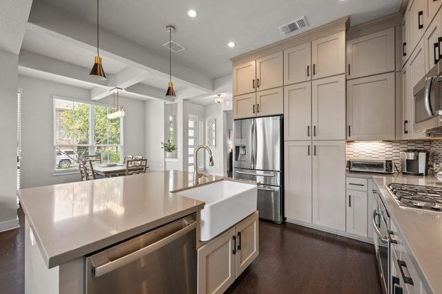 915 Banyon ST, Austin, TX 78757