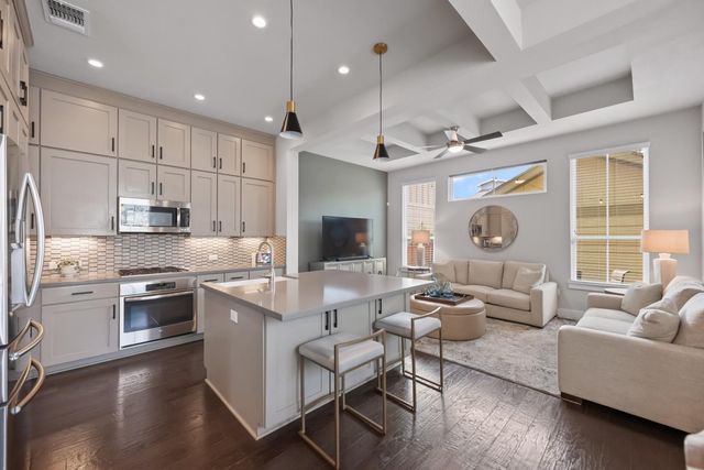 915 Banyon ST, Austin, TX 78757