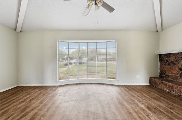 108 Pearly Top Drive, Glenn Heights, TX 75154