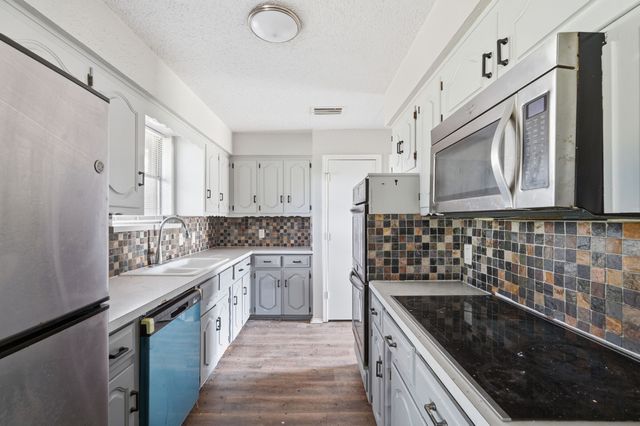 108 Pearly Top Drive, Glenn Heights, TX 75154