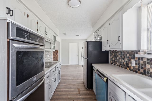 108 Pearly Top Drive, Glenn Heights, TX 75154