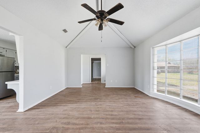 108 Pearly Top Drive, Glenn Heights, TX 75154