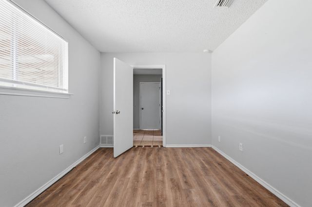 108 Pearly Top Drive, Glenn Heights, TX 75154