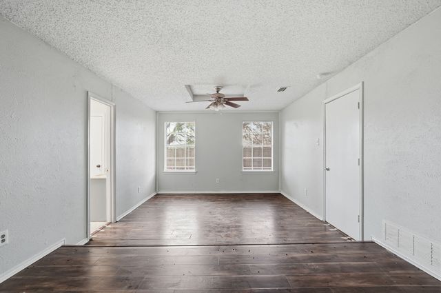 108 Pearly Top Drive, Glenn Heights, TX 75154