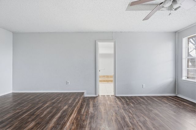 108 Pearly Top Drive, Glenn Heights, TX 75154