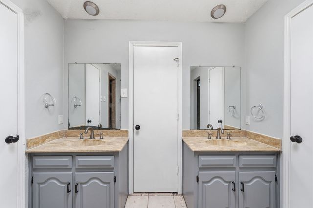 108 Pearly Top Drive, Glenn Heights, TX 75154