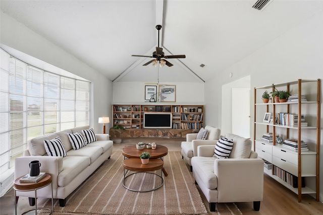 108 Pearly Top Drive, Glenn Heights, TX 75154