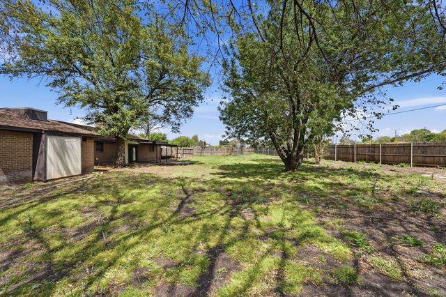 108 Pearly Top Drive, Glenn Heights, TX 75154