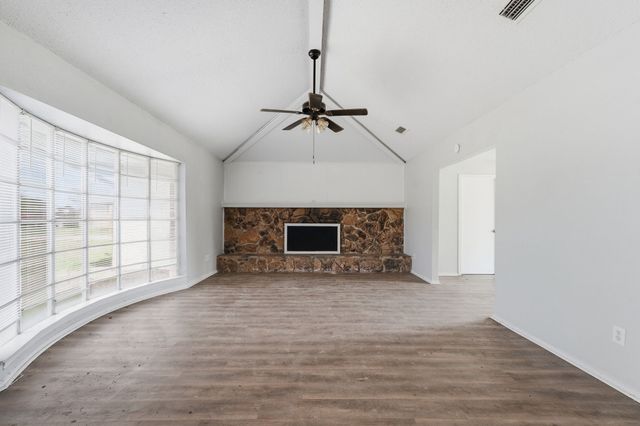 108 Pearly Top Drive, Glenn Heights, TX 75154