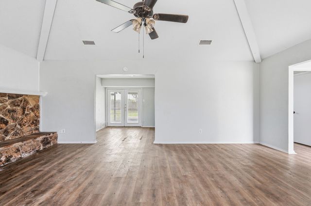 108 Pearly Top Drive, Glenn Heights, TX 75154