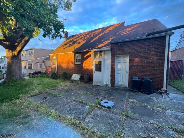 1 34Th St, Fair Lawn Boro, NJ 07410