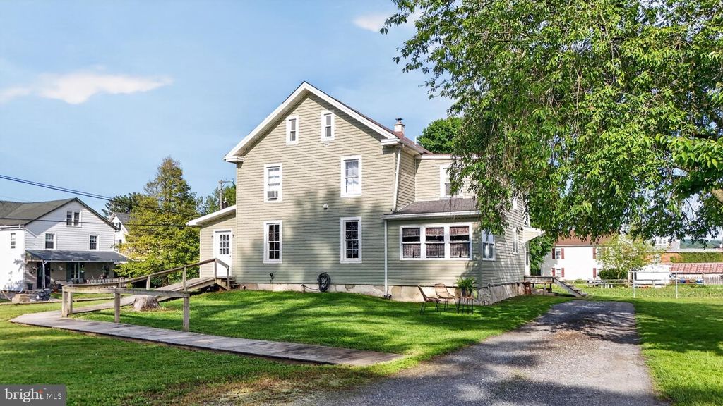 6086 OLD PHILADELPHIA PIKE, Gap, PA 17527