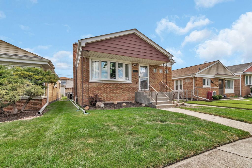 5725 S Monitor Avenue, Chicago, IL 60638