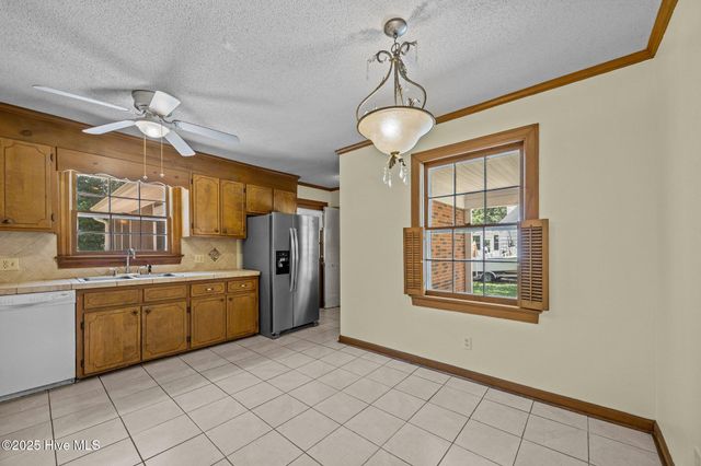 204 Ravenwood Drive, Greenville, NC 27834