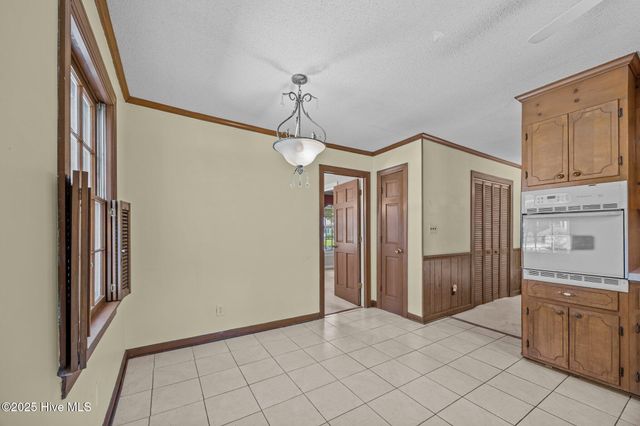 204 Ravenwood Drive, Greenville, NC 27834