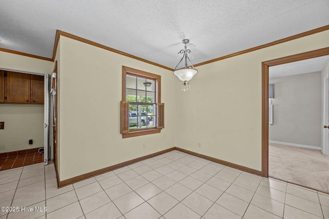 204 Ravenwood Drive, Greenville, NC 27834