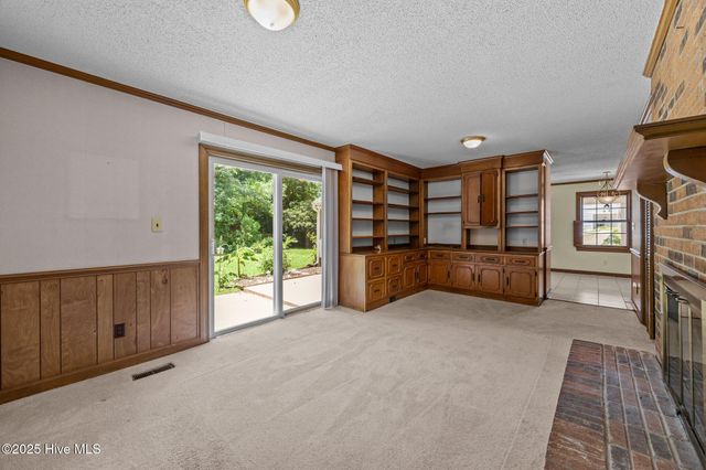 204 Ravenwood Drive, Greenville, NC 27834