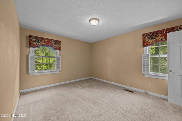 204 Ravenwood Drive, Greenville, NC 27834