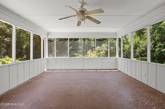 204 Ravenwood Drive, Greenville, NC 27834