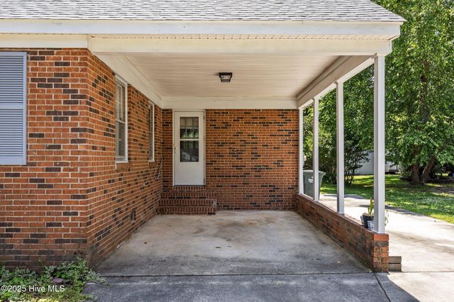 204 Ravenwood Drive, Greenville, NC 27834