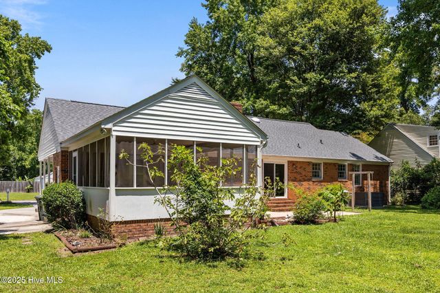 204 Ravenwood Drive, Greenville, NC 27834