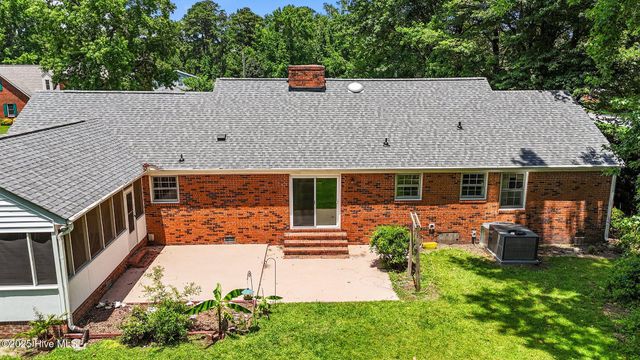 204 Ravenwood Drive, Greenville, NC 27834