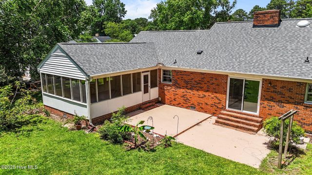 204 Ravenwood Drive, Greenville, NC 27834