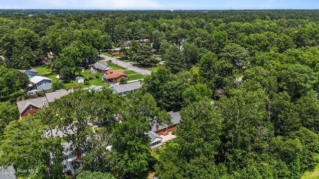 204 Ravenwood Drive, Greenville, NC 27834