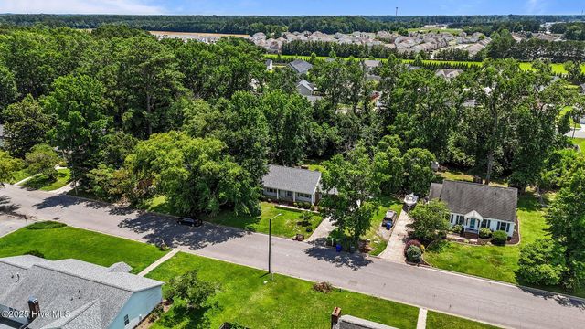 204 Ravenwood Drive, Greenville, NC 27834