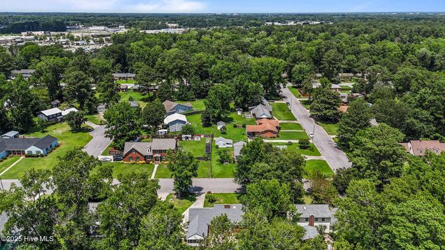204 Ravenwood Drive, Greenville, NC 27834