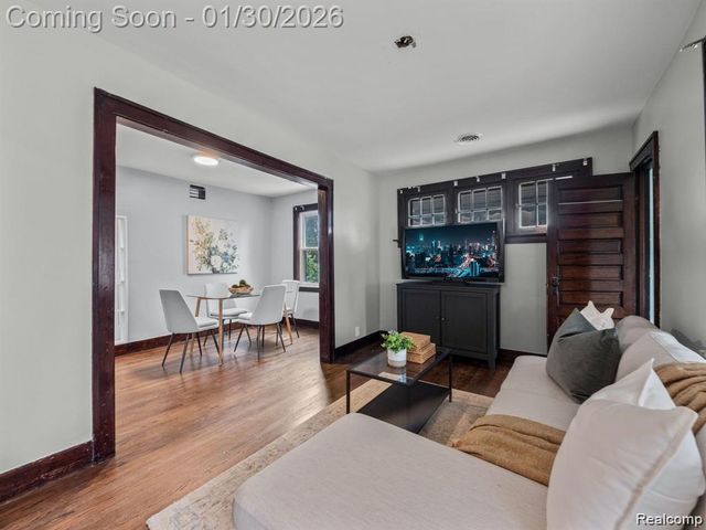 2120 Pearl Avenue, Warren, MI 48091