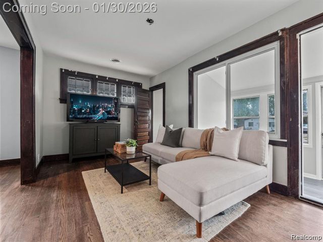 2120 Pearl Avenue, Warren, MI 48091