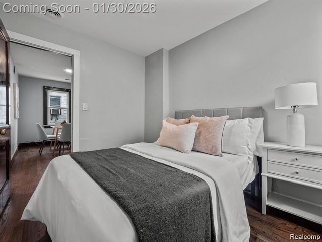 2120 Pearl Avenue, Warren, MI 48091