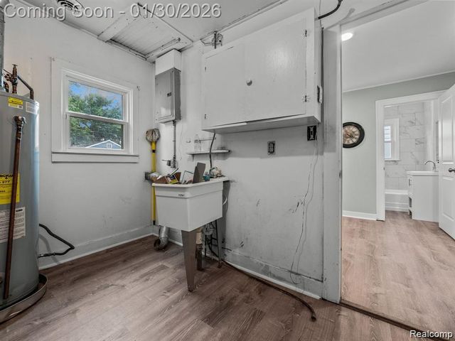 2120 Pearl Avenue, Warren, MI 48091