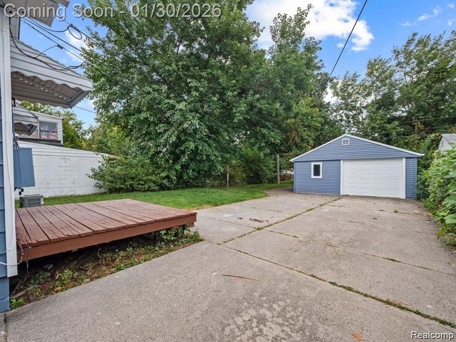 2120 Pearl Avenue, Warren, MI 48091