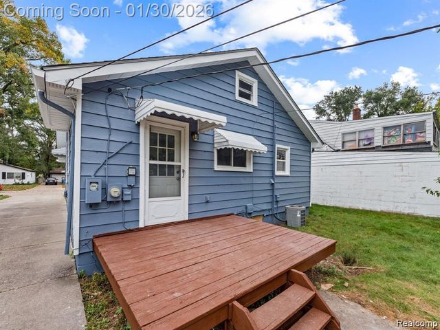 2120 Pearl Avenue, Warren, MI 48091