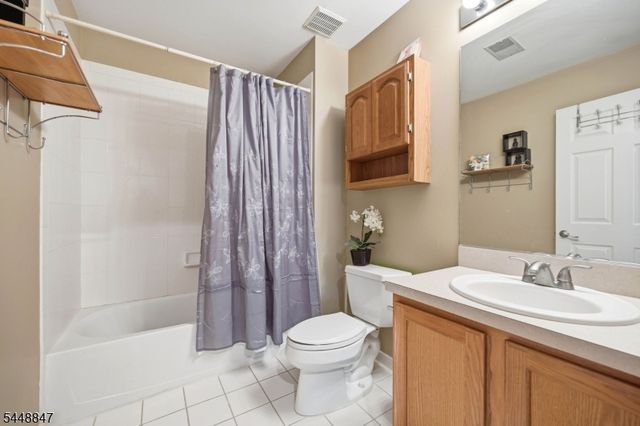 53 Ramapo River Trce, Oakland Boro, NJ 07436