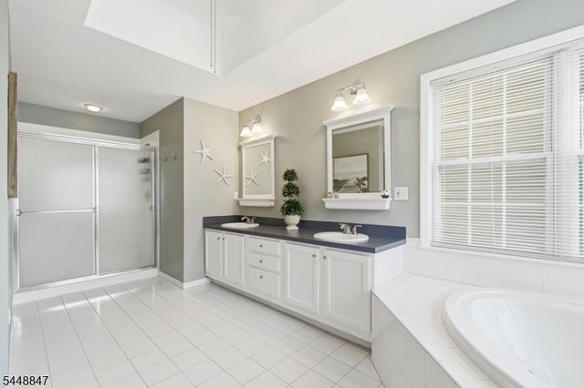 53 Ramapo River Trce, Oakland Boro, NJ 07436