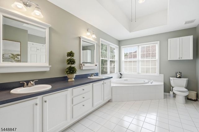 53 Ramapo River Trce, Oakland Boro, NJ 07436