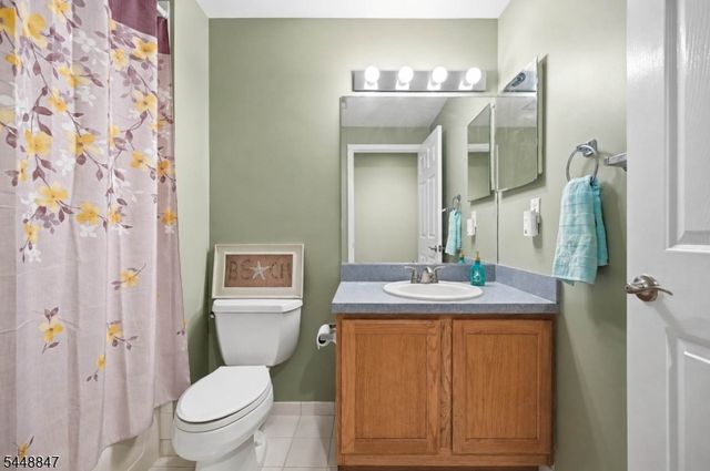 53 Ramapo River Trce, Oakland Boro, NJ 07436