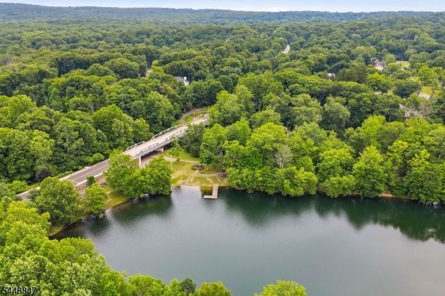 53 Ramapo River Trce, Oakland Boro, NJ 07436