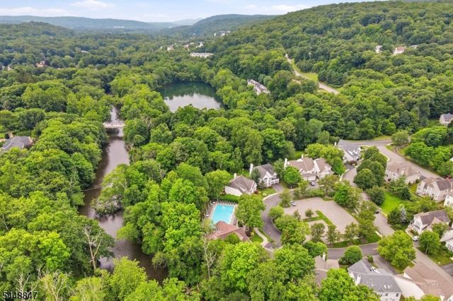 53 Ramapo River Trce, Oakland Boro, NJ 07436